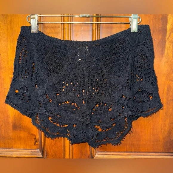 eberjey Gypsy Traveler Sam Shorts in Black, size Medium - Picture 2 of 9